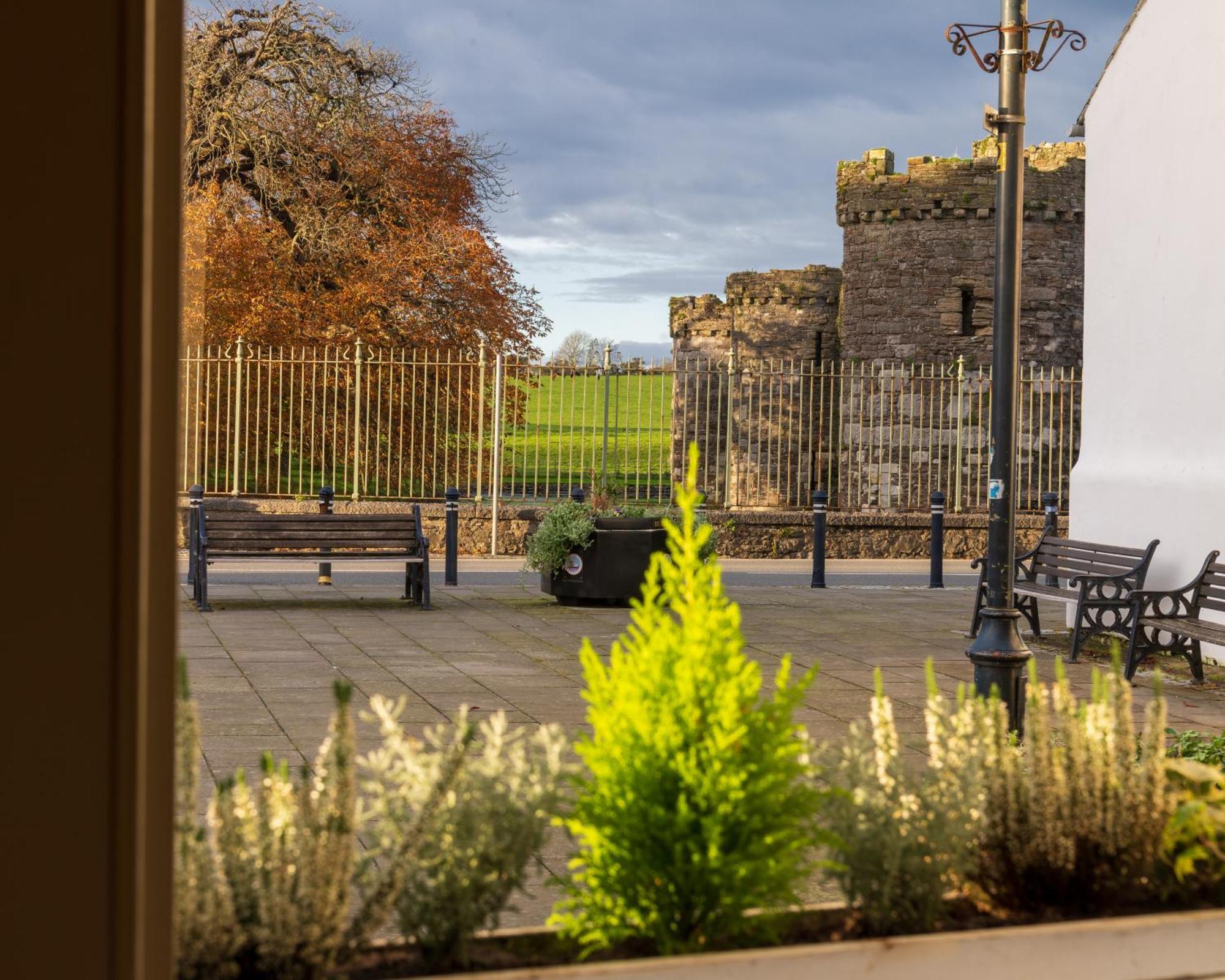 Castle Court Hotell Beaumaris Exteriör bild