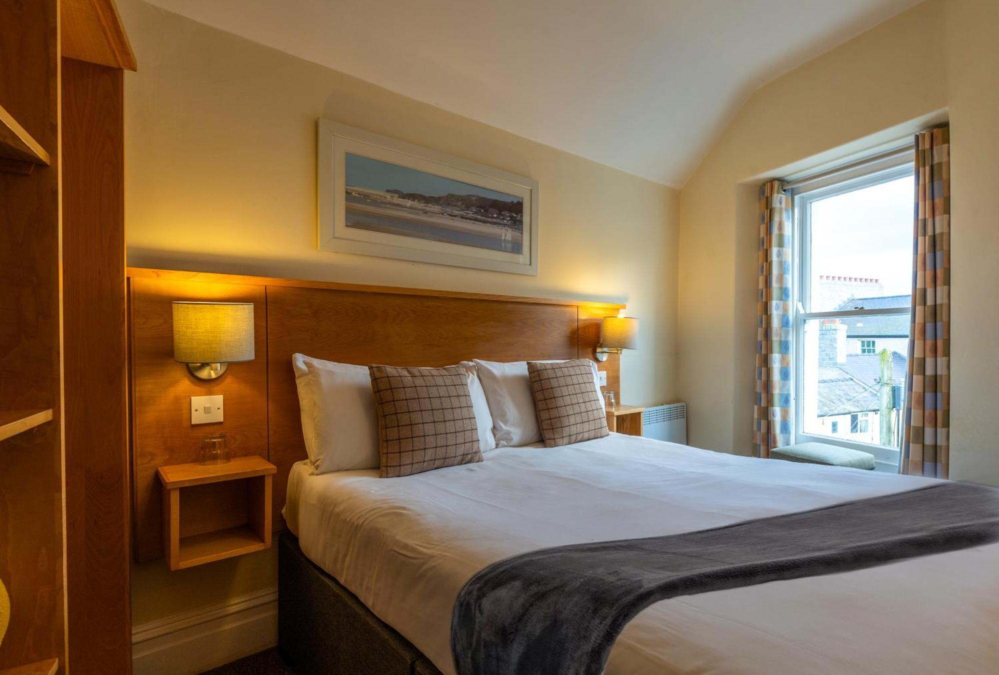Castle Court Hotell Beaumaris Exteriör bild