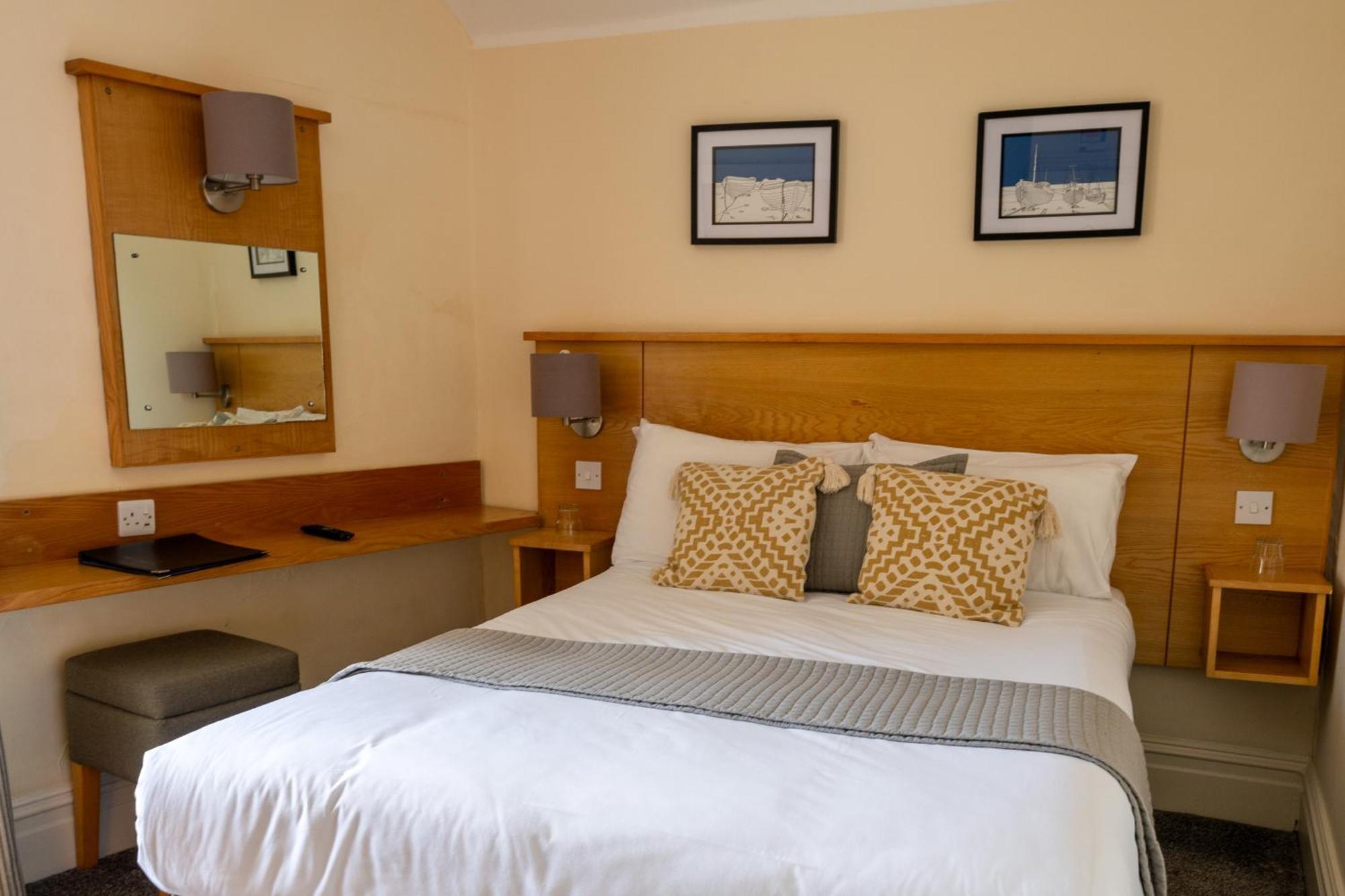 Castle Court Hotell Beaumaris Exteriör bild