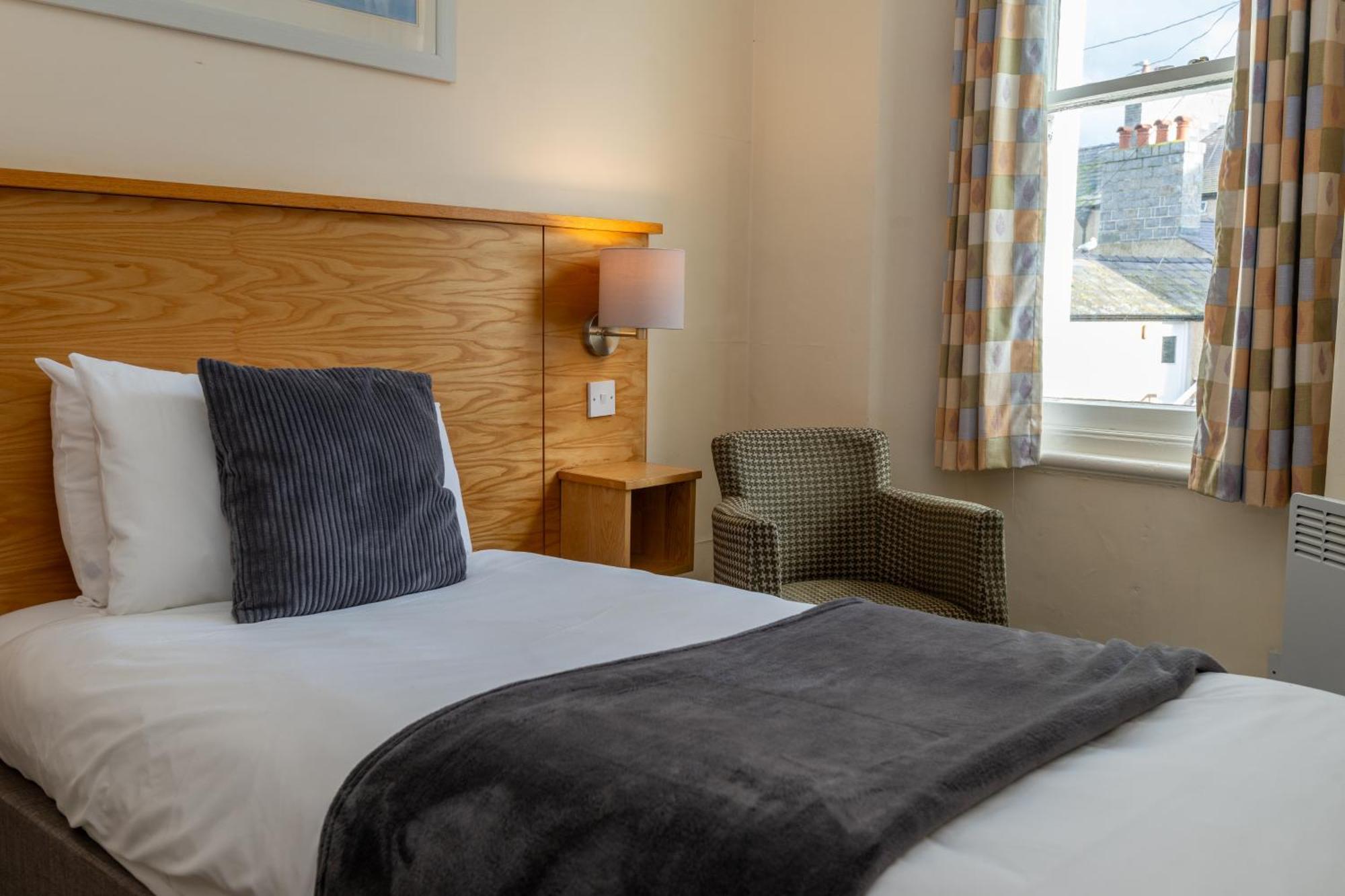 Castle Court Hotell Beaumaris Exteriör bild